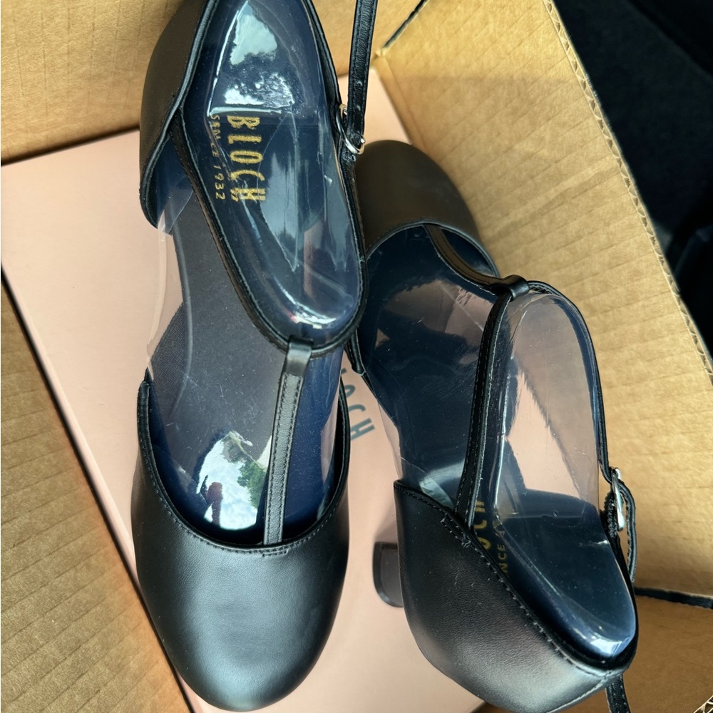 NEVER WORN Bloch Character Split-Sole Size 9